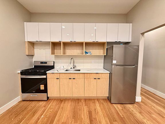 3rd image of 814 Macdonough St APT 1
