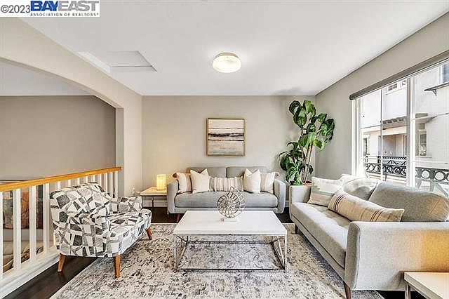 1st image of 3286 Payne Ave