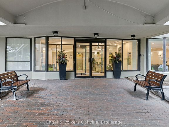 3rd image of 22 Hanover Rd Unit 201