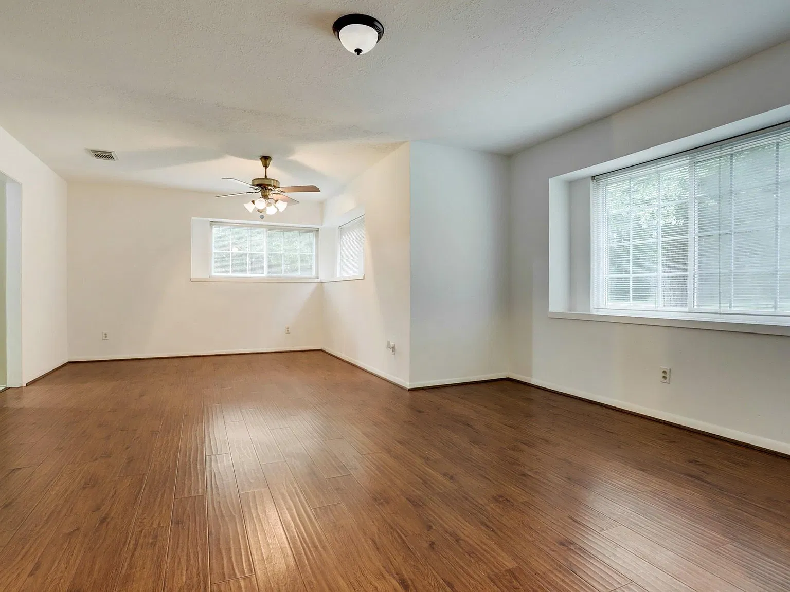 4 bed, 2.0 bath, 1831 sqft, $2,600 — Photo 3