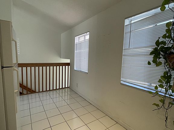 5th image of 21250 NE 8th Pl APT 8