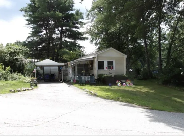 19 Embassy Avenue, Hooksett, NH 03106