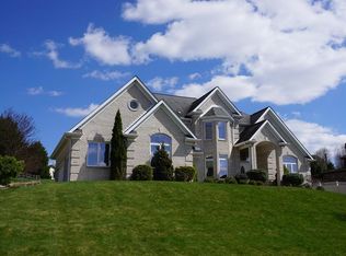 103 Olde Manor Ln, Coraopolis, PA 15108