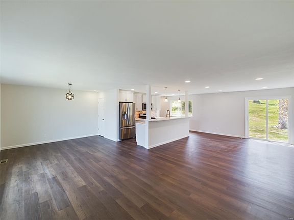 3rd image of 1337 Jeanne Hills Dr