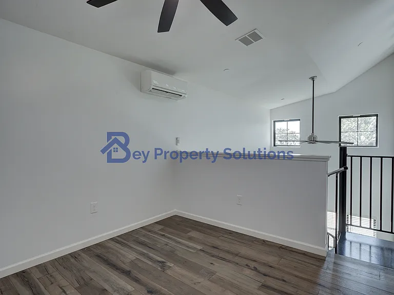 115 S Elm St — Photo 14