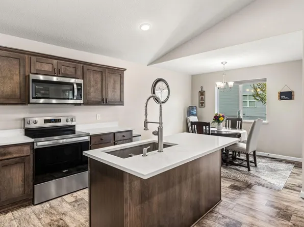 800 Harvest Cir SW, Lonsdale, MN 55046