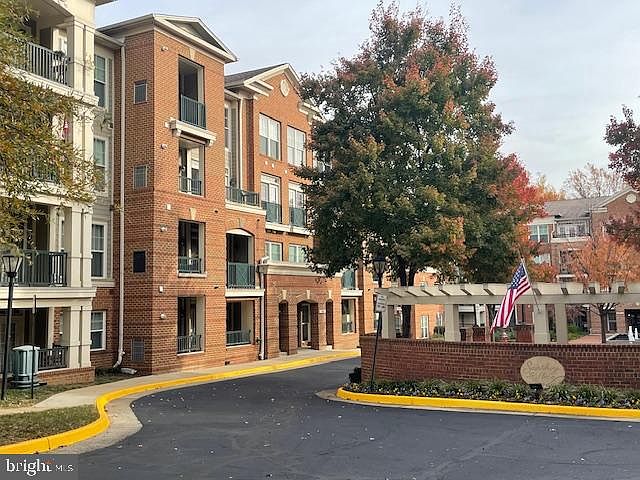 1st image of 2901 Saintsbury Plz APT 304