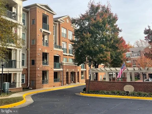 2901 Saintsbury Plz APT 304, Fairfax, VA 22031