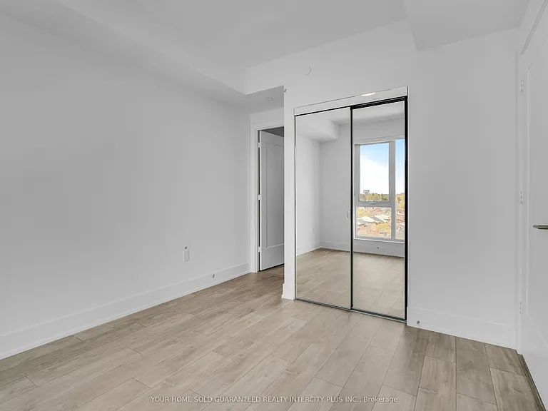 858 Dupont St #717 — Photo 25