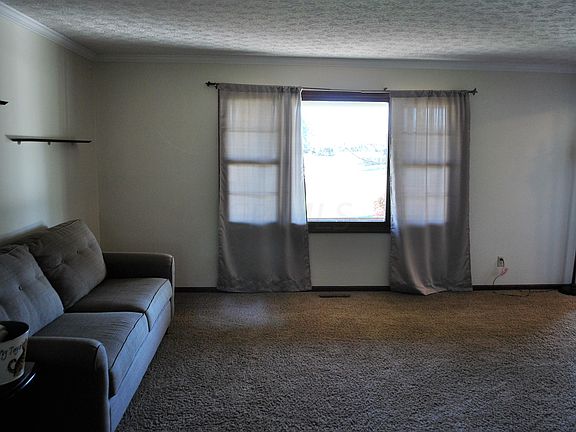 5th image of 12095 Woodstock Ave