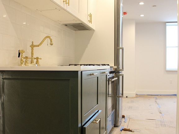 4th image of 473 Park Pl #7