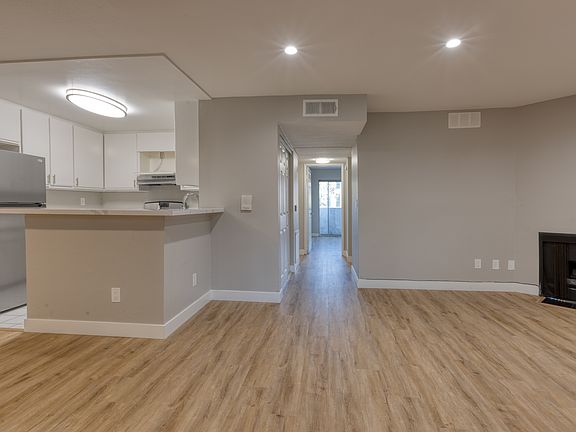 3rd image of 14748A Burbank Blvd #115