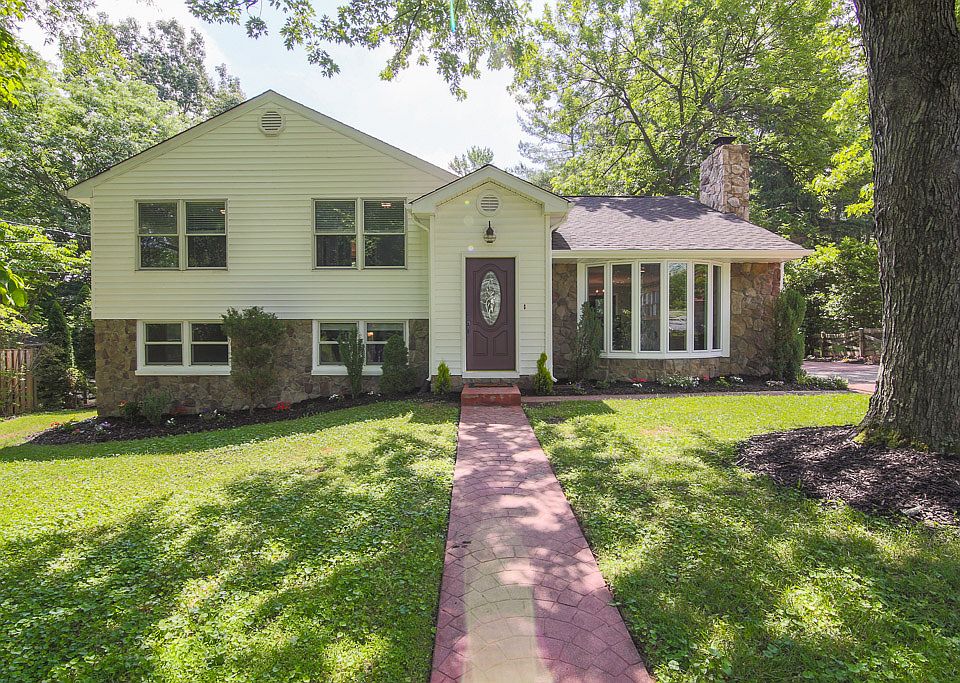 1st image of 1311 Mayflower Dr