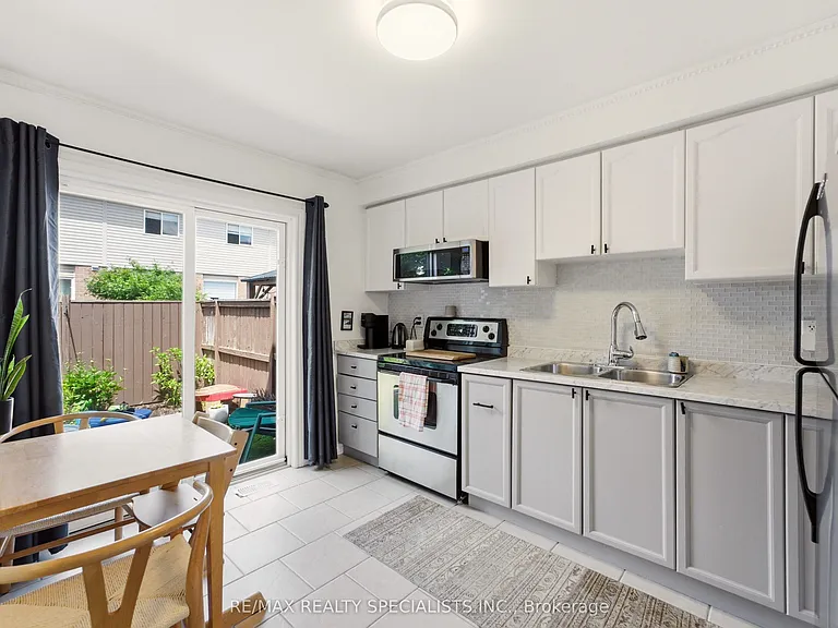 39 Pinewoods Dr #10 — Photo 7