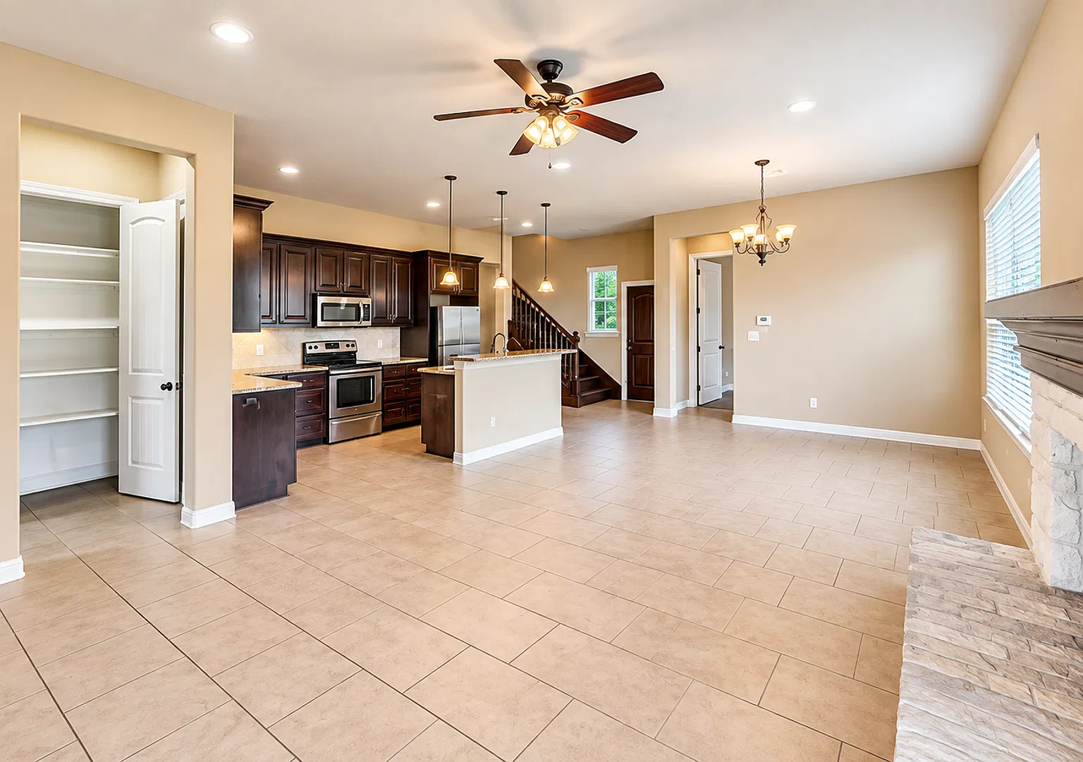 Luxury 4-Bedroom Bungalow in Eastgate Half-Mile from Texas A&M! — Photo 3
