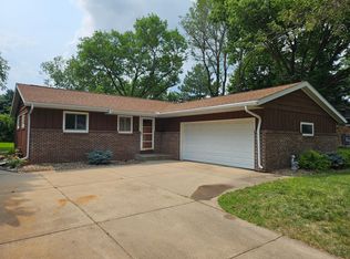 214 Carrow Cir, Marshall, MN 56258