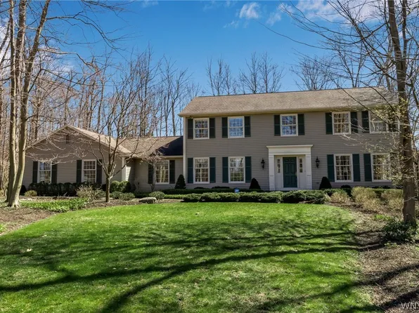 40 Cherry Tree Ln, Orchard Park, NY 14127