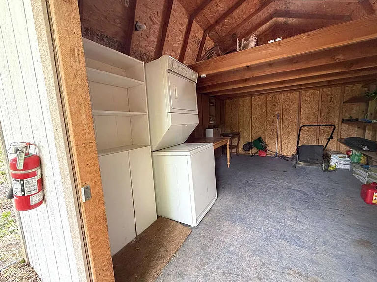 234 Hudson Ave — Photo 11