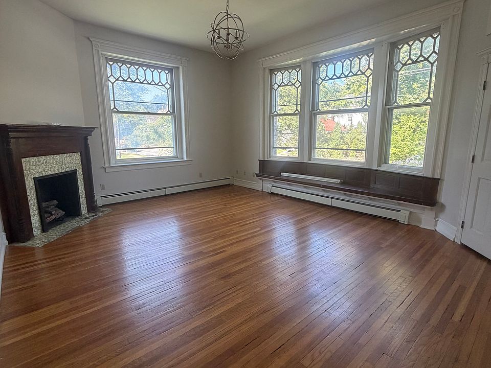 1st image of 404 Seneca St APT A