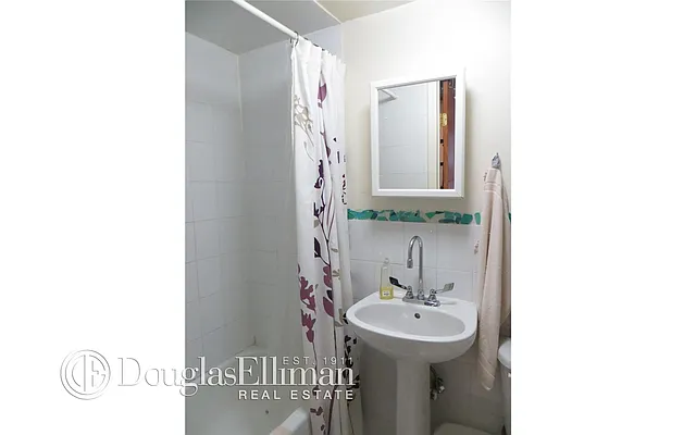 Rented by Douglas Elliman | media 19