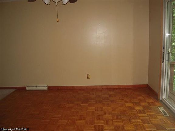 4th image of 825 Cottonwood St
