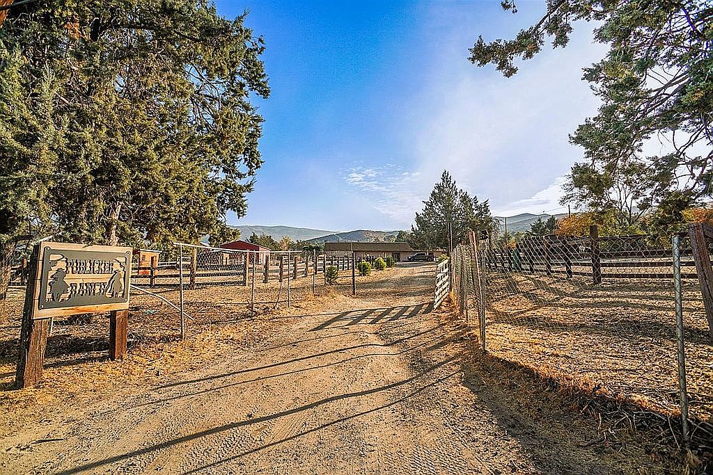 8768 Leona Ave, Leona Valley, CA 93551 | Zillow