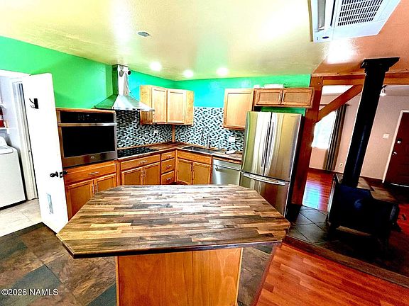4th image of 1202 W Davis Way