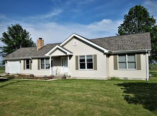 704 Illinois St, Hindsboro, IL 61930