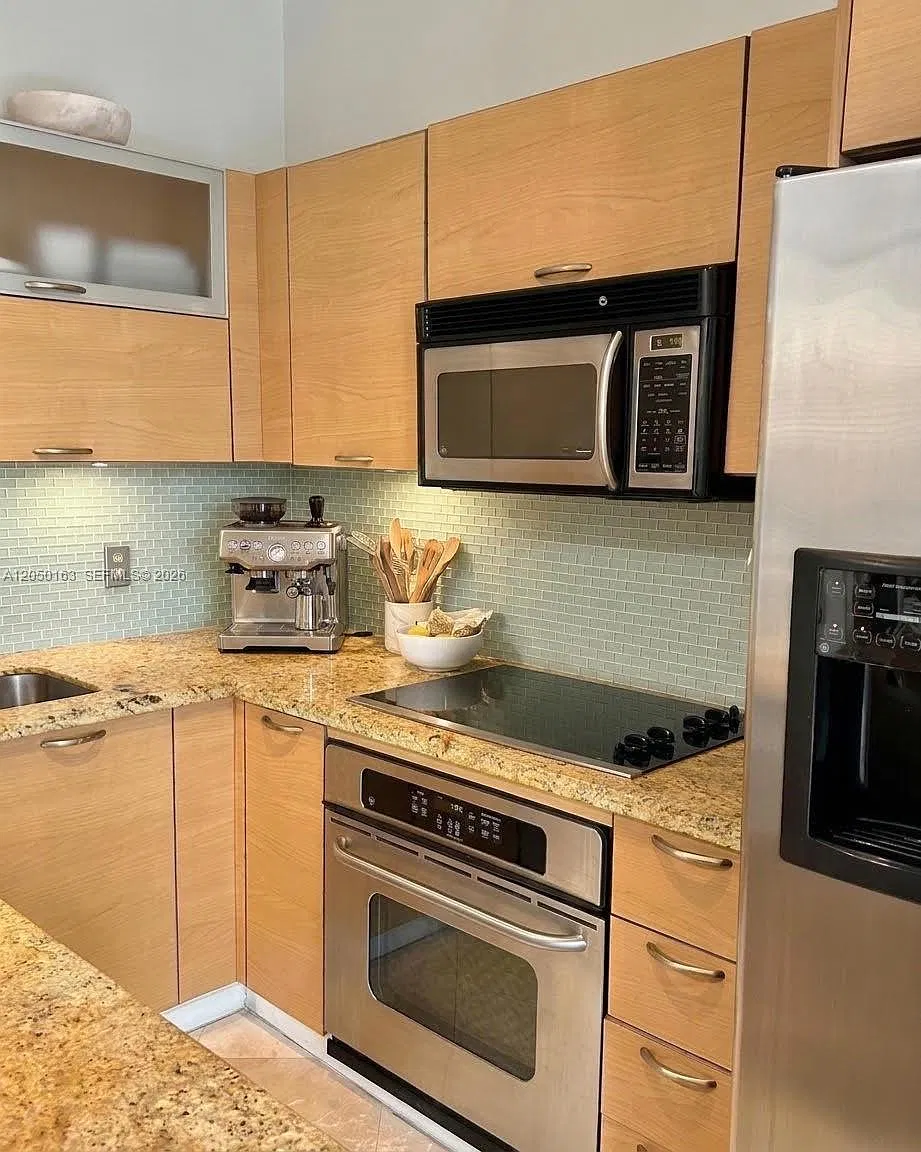 Midtown Lofts Condo — Photo 2