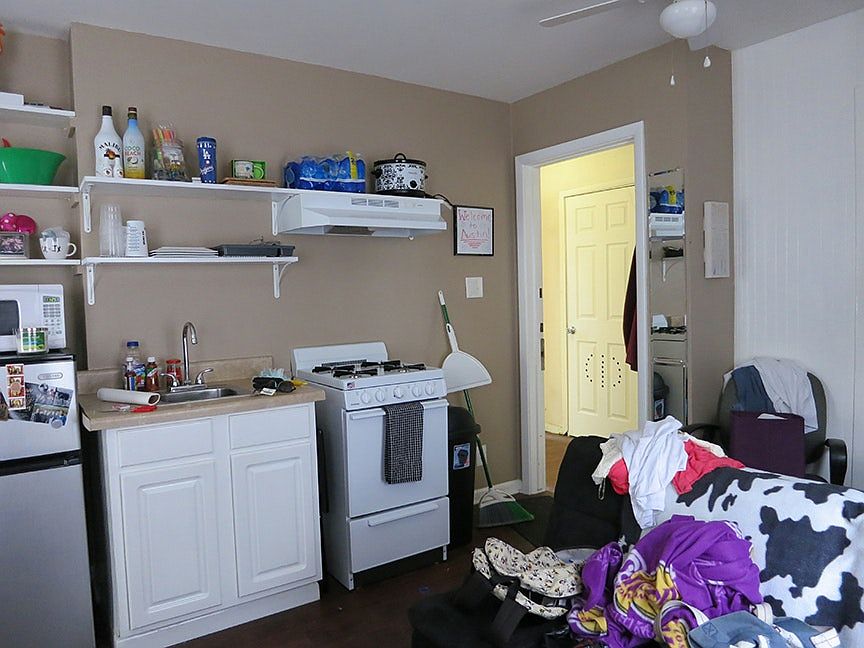 2nd image of 4309 Bellvue Ave #B