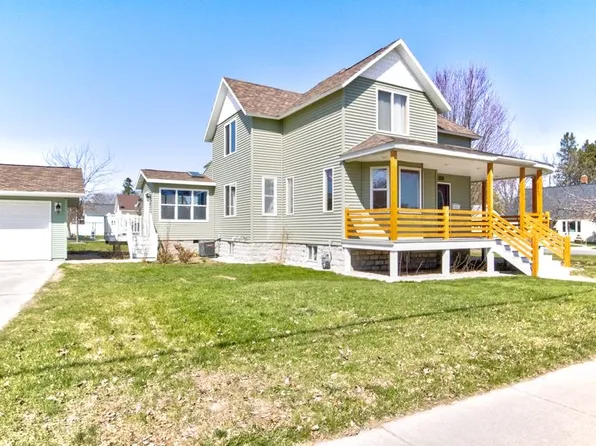 413 Park St, Marinette, WI 54143