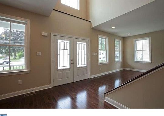 3rd image of 923 Alburger Ave