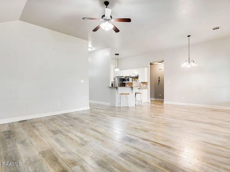 205 Quiet Bluff Dr — Photo 4