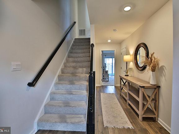 3rd image of 5059 Silver Oak Dr