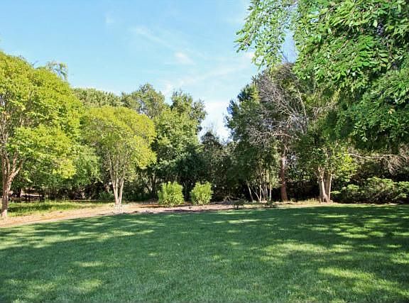 4th image of 475 Woodside Dr