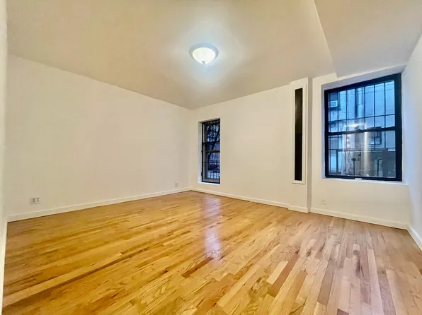 299 East Eighth Street image 1 of 10