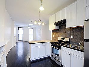 3rd image of 596 Franklin Ave