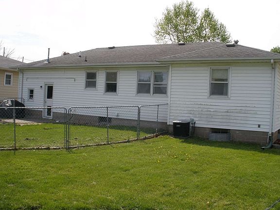 3rd image of 619 E South St