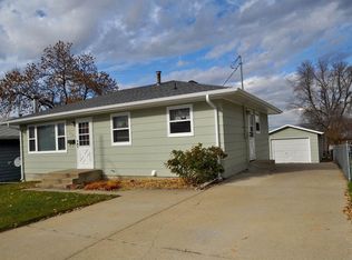 202 11th St NW, Mandan, ND 58554