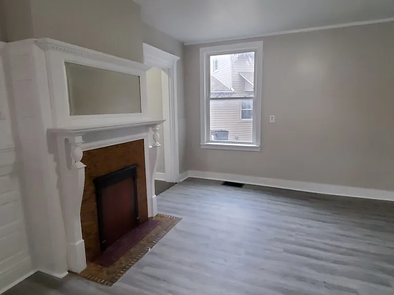416 Central Ave #B — Photo 4