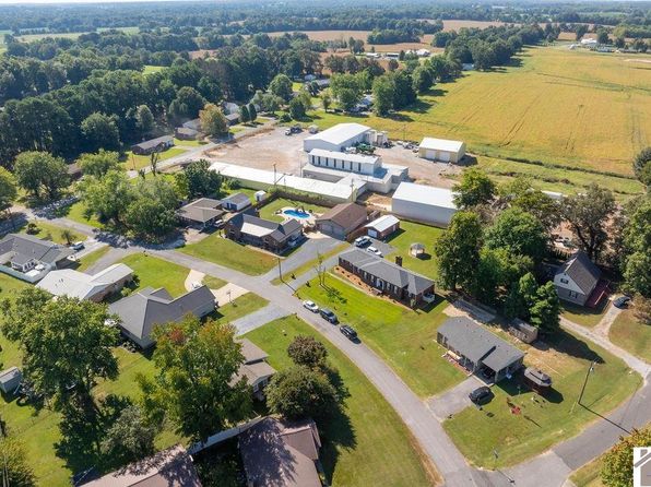 14 Kenwood Dr, La Center, KY 42056