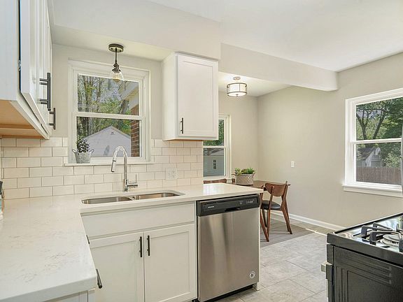 4th image of 2634 Raymond Ave SE