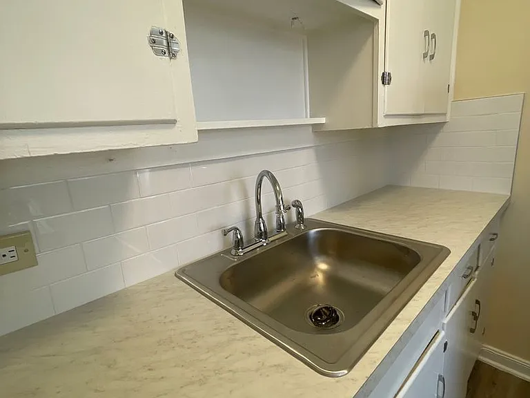 Goldsborough Apartments — Photo 21