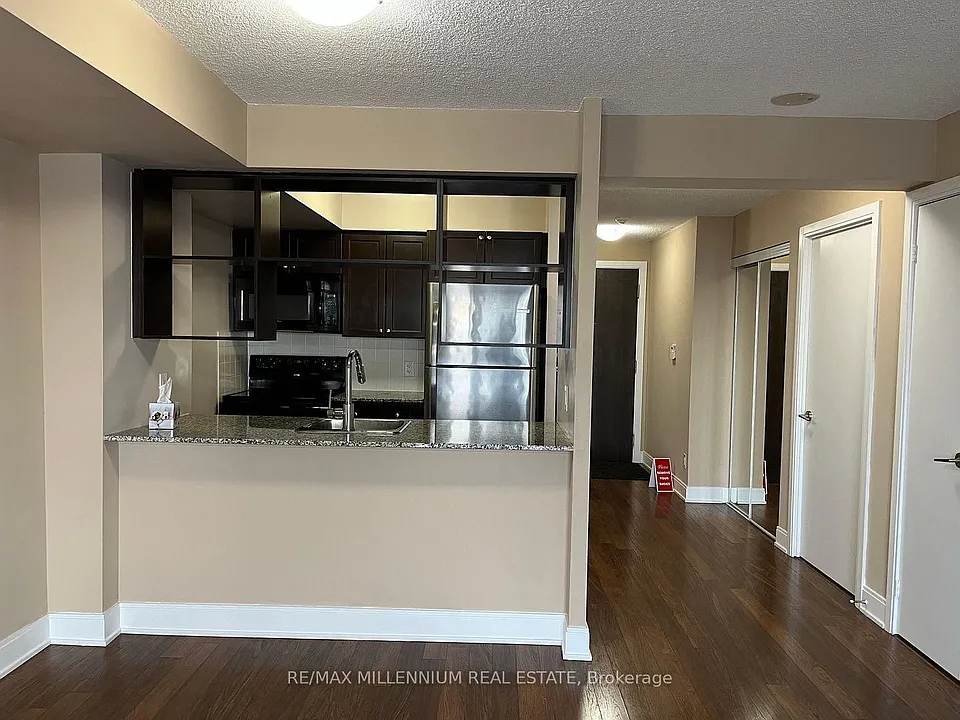 135 Village Green Sq #2621