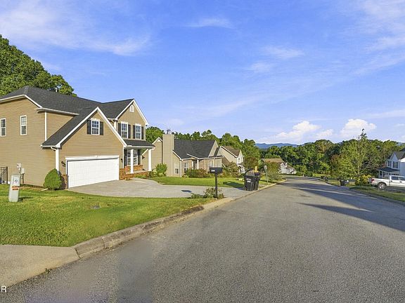 2nd image of 4022 Mountain Vista Rd