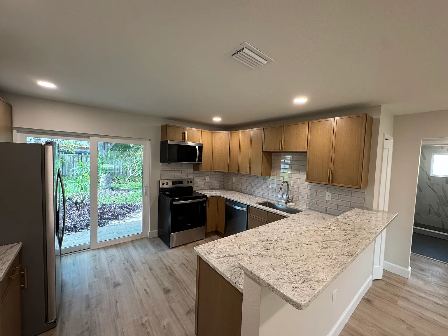 2 bed, 946 sqft, $2,500 — Photo 2