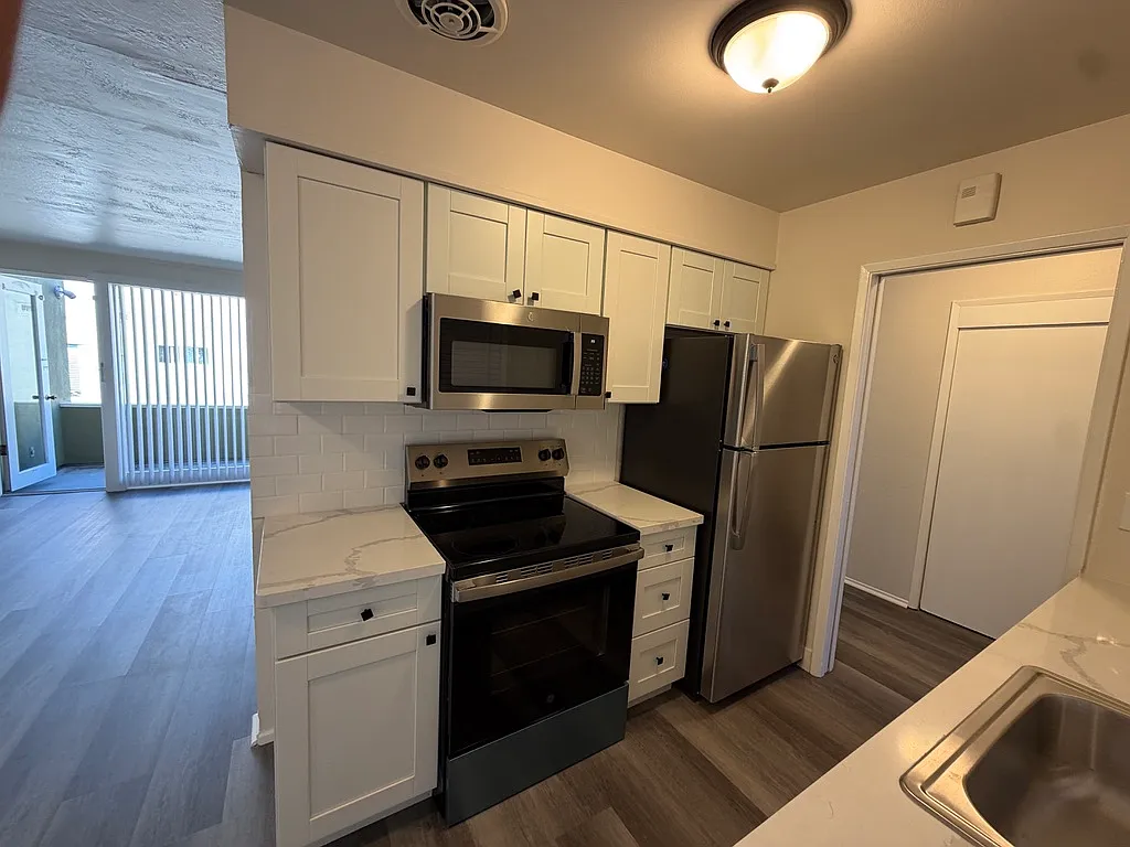 311 Lester — Photo 2
