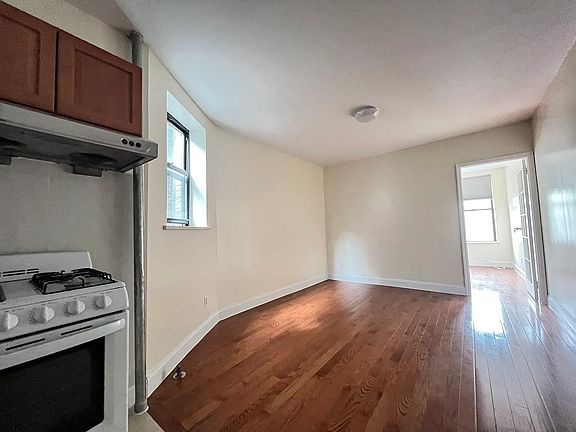 3rd image of 122 Forsyth St APT 3A