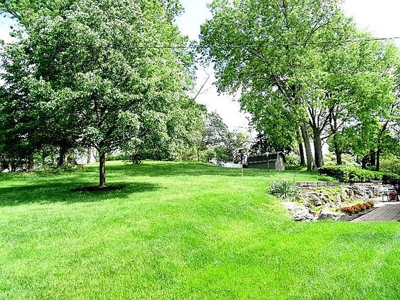 2nd image of 308 Beechgrove Dr