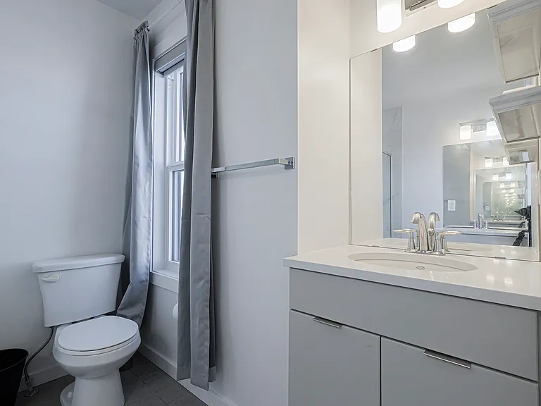 1704 Keene Cres SW — Photo 31